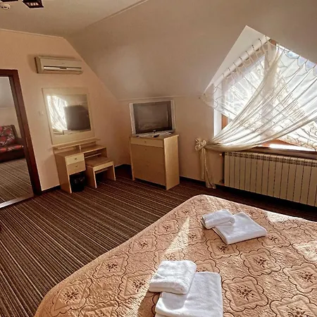 Moonglade Allure Poljana