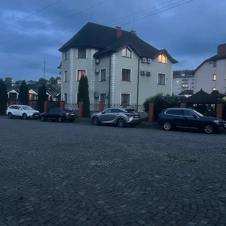 Moonglade Allure 아파트